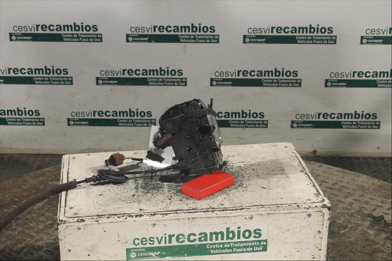 Cerradura puerta Del. Der.