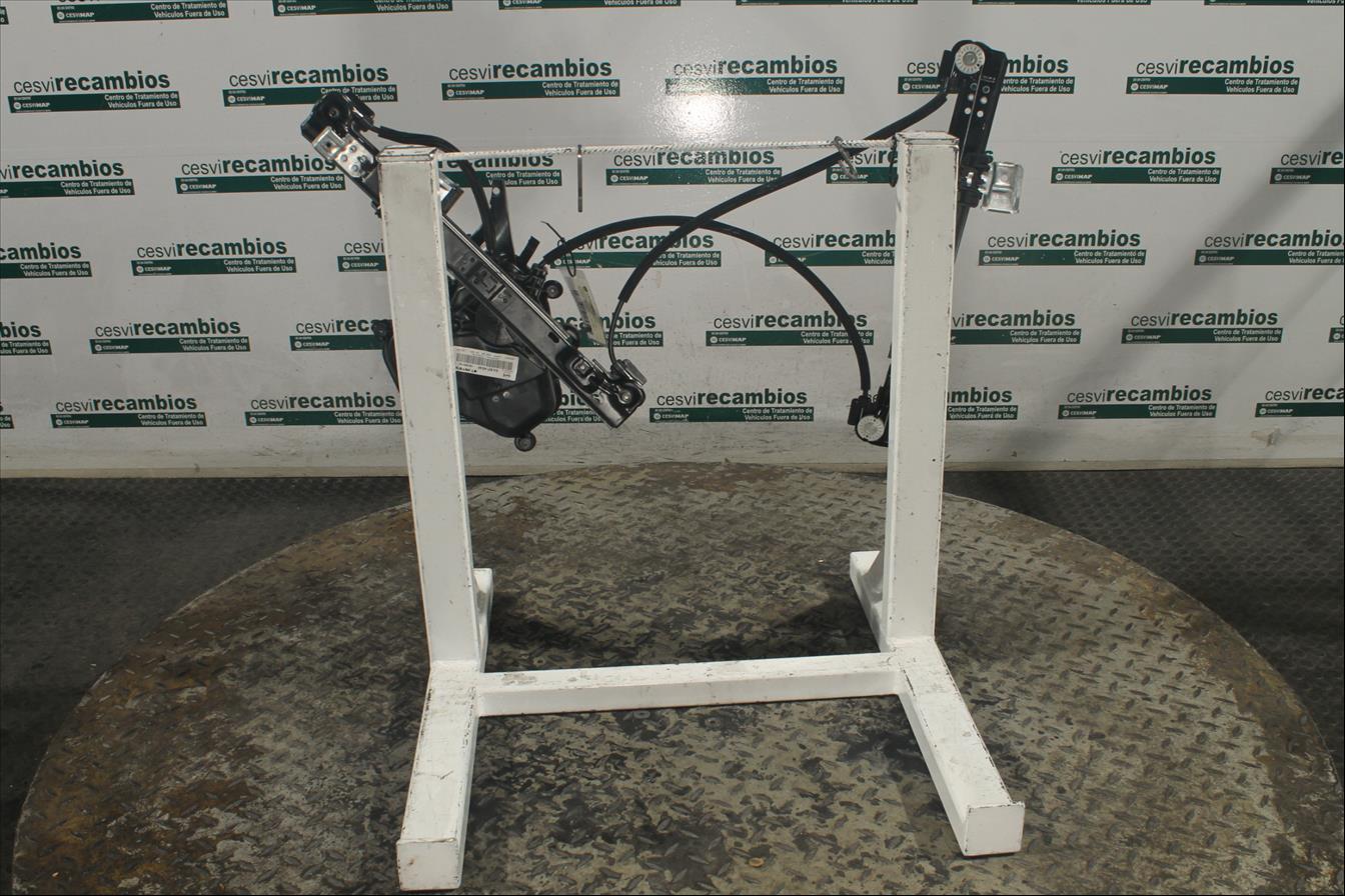 Elevalunas eléctrico puerta Del. Der.