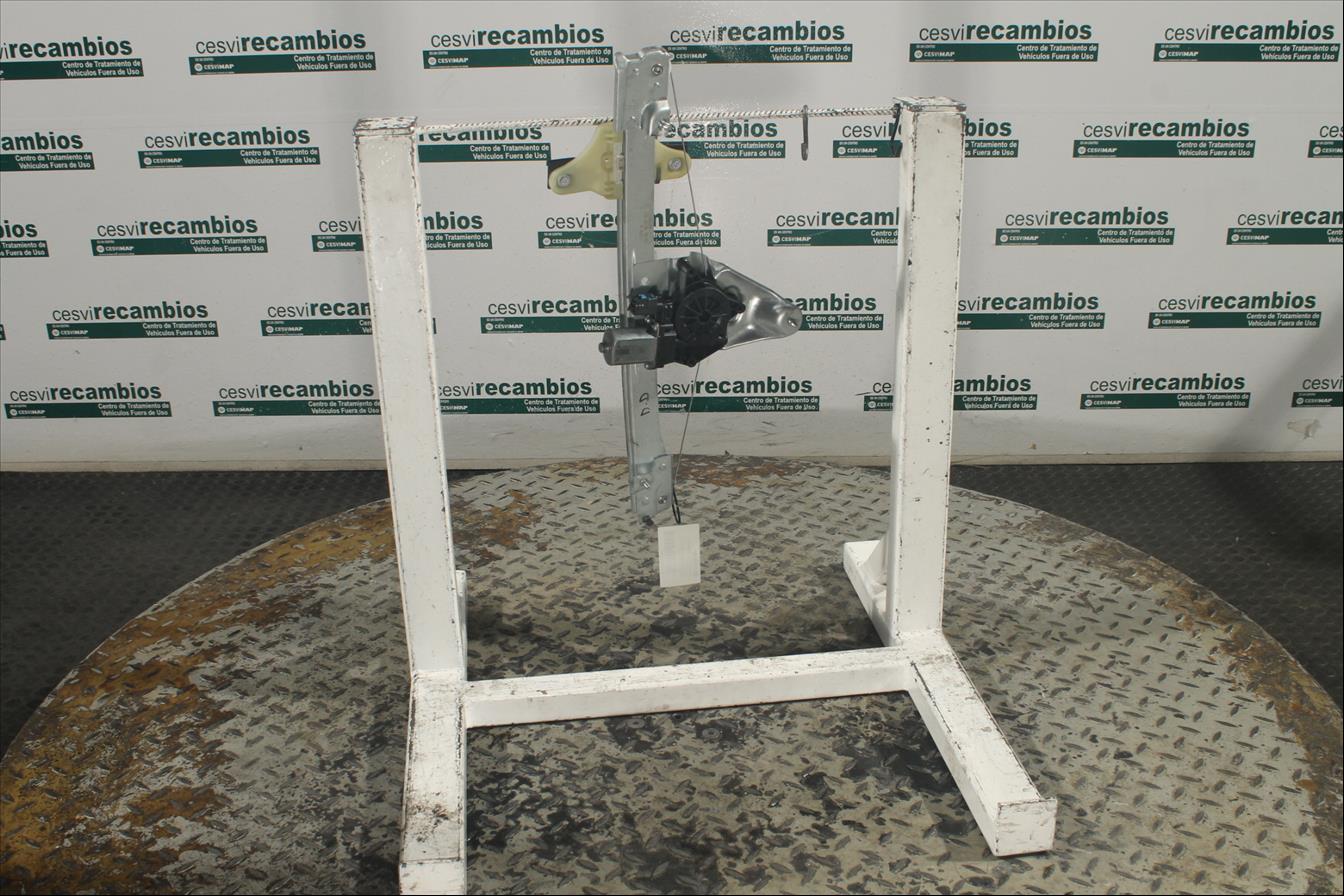 Elevalunas eléctrico puerta Del. Der.