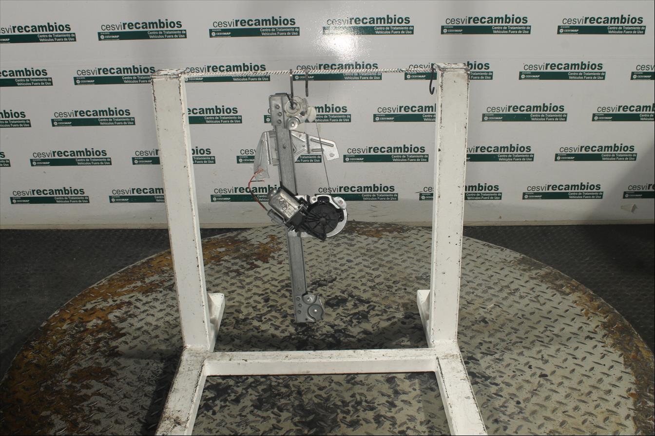 Elevalunas eléctrico puerta Del. Der.