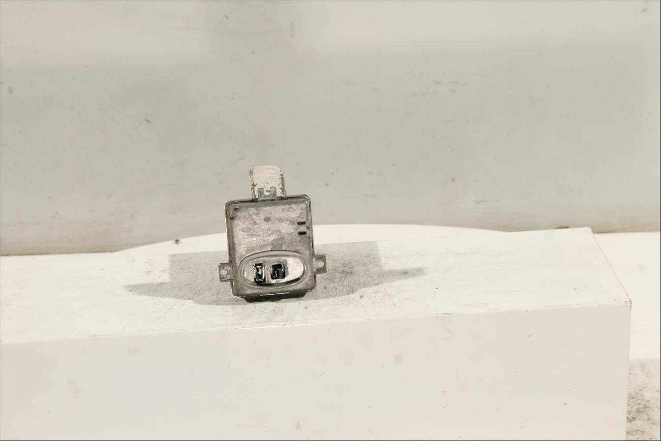 Transformador faros xenon Der.