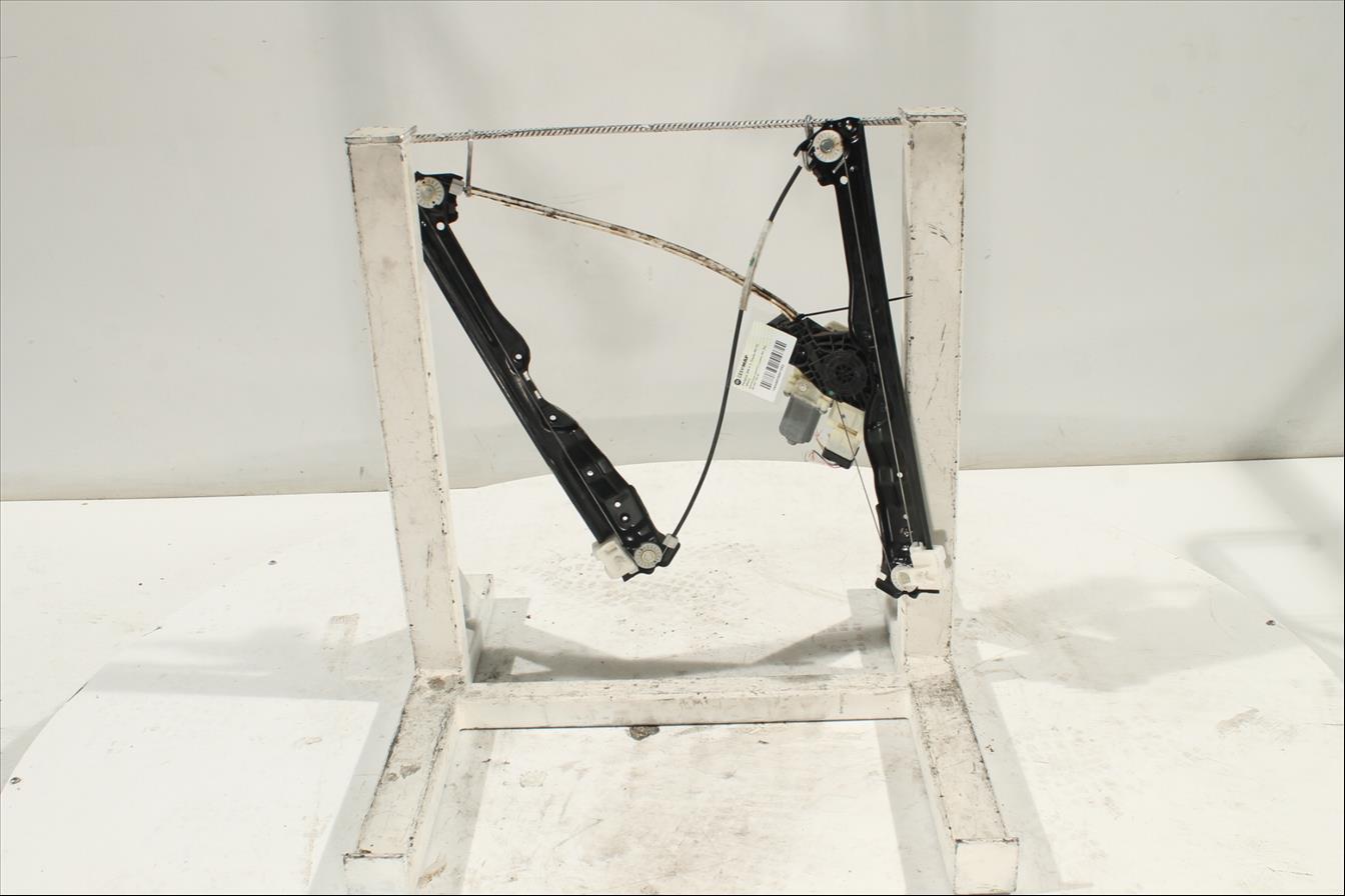 Elevalunas eléctrico puerta Del. Der.