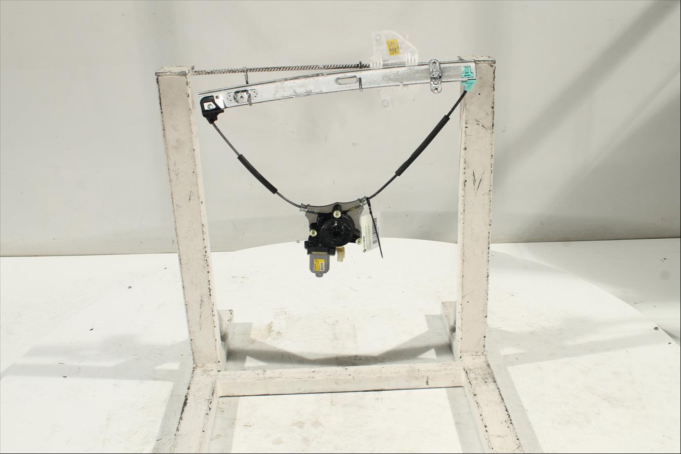 Elevalunas eléctrico puerta Del. Der.