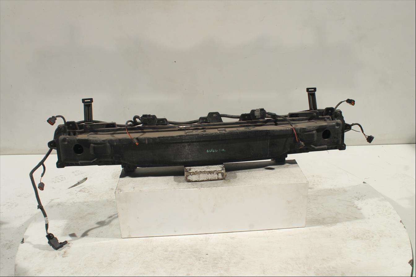 Traviesa paragolpes Tra.