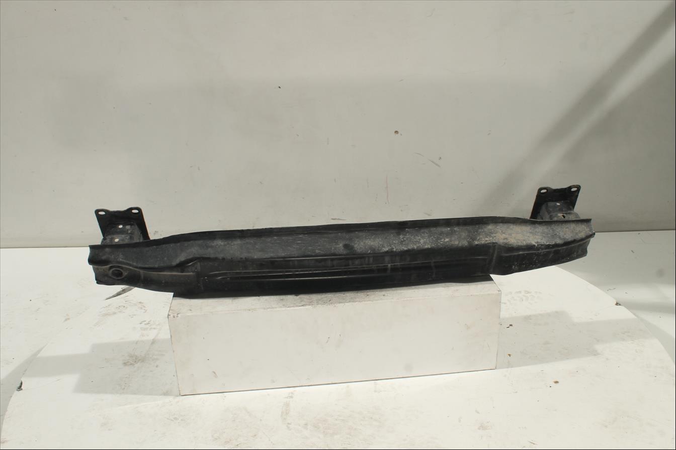 Traviesa paragolpes Tra.