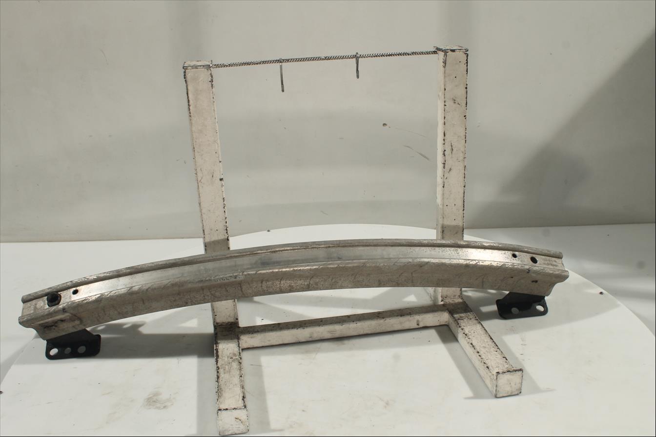 Traviesa paragolpes Tra.
