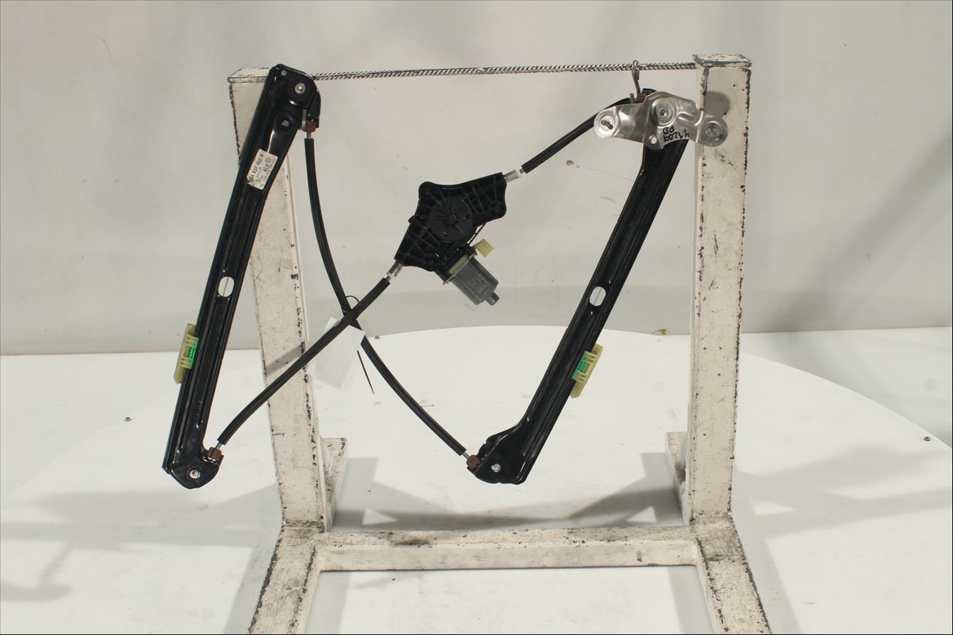Elevalunas eléctrico puerta Del. Der.