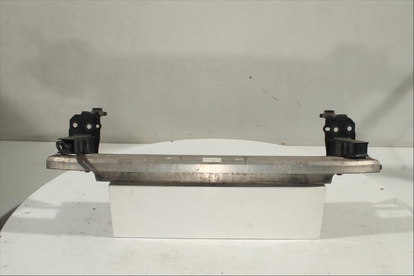 Traviesa paragolpes Del.