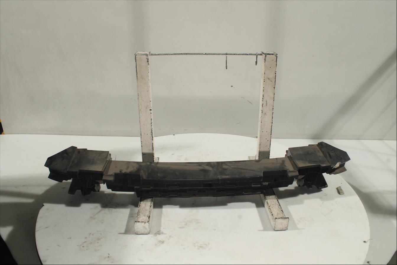 Traviesa paragolpes Tra.