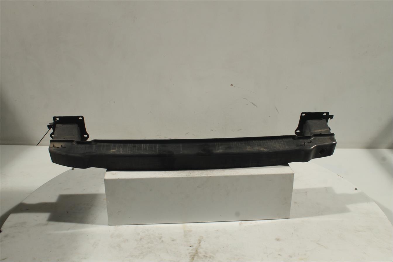 Traviesa paragolpes Tra.