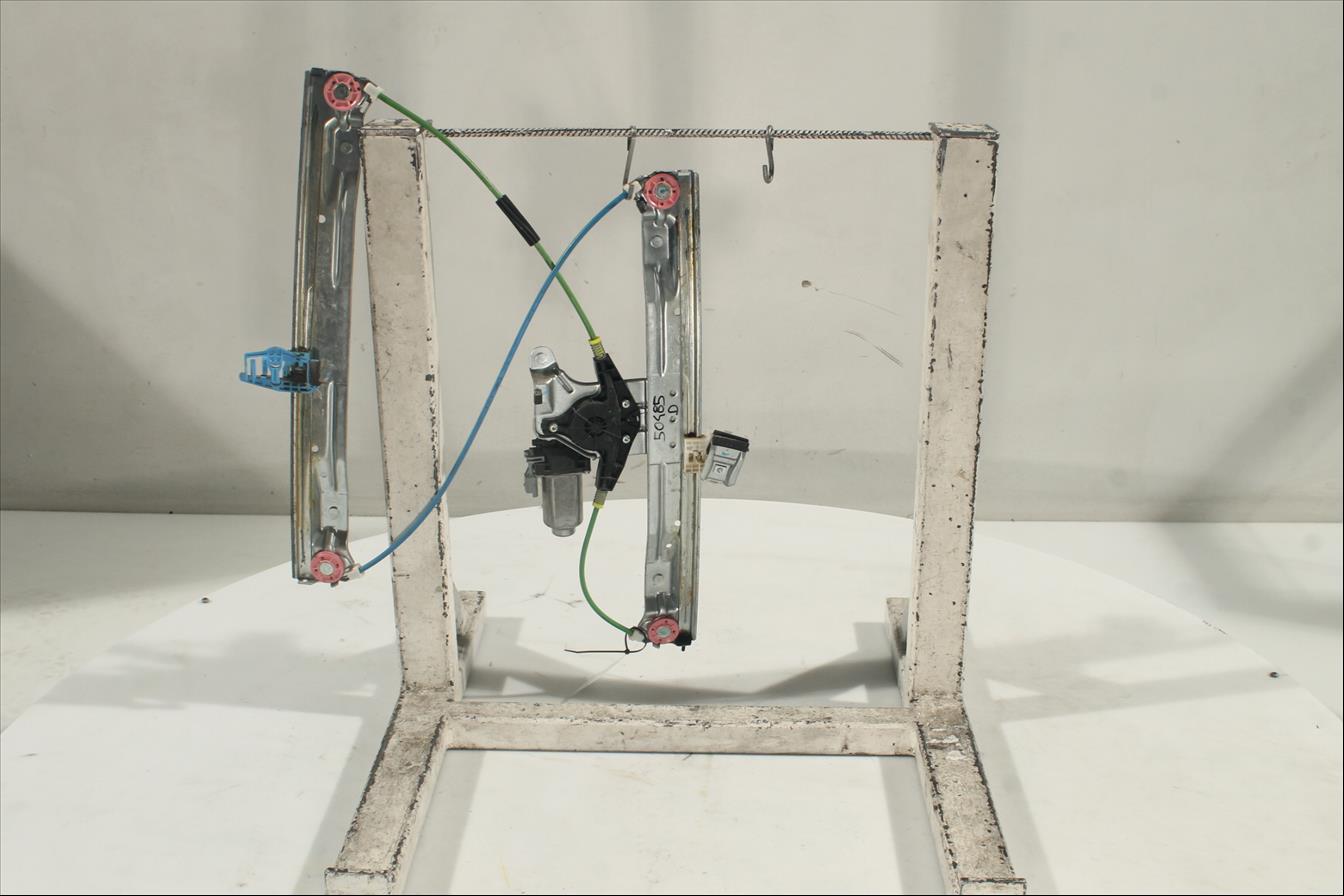 Elevalunas eléctrico puerta Del. Der.