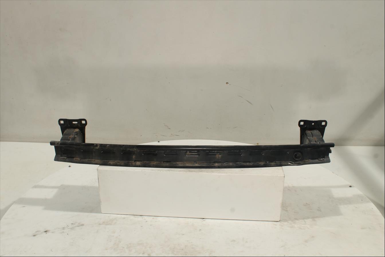 Traviesa paragolpes Tra.