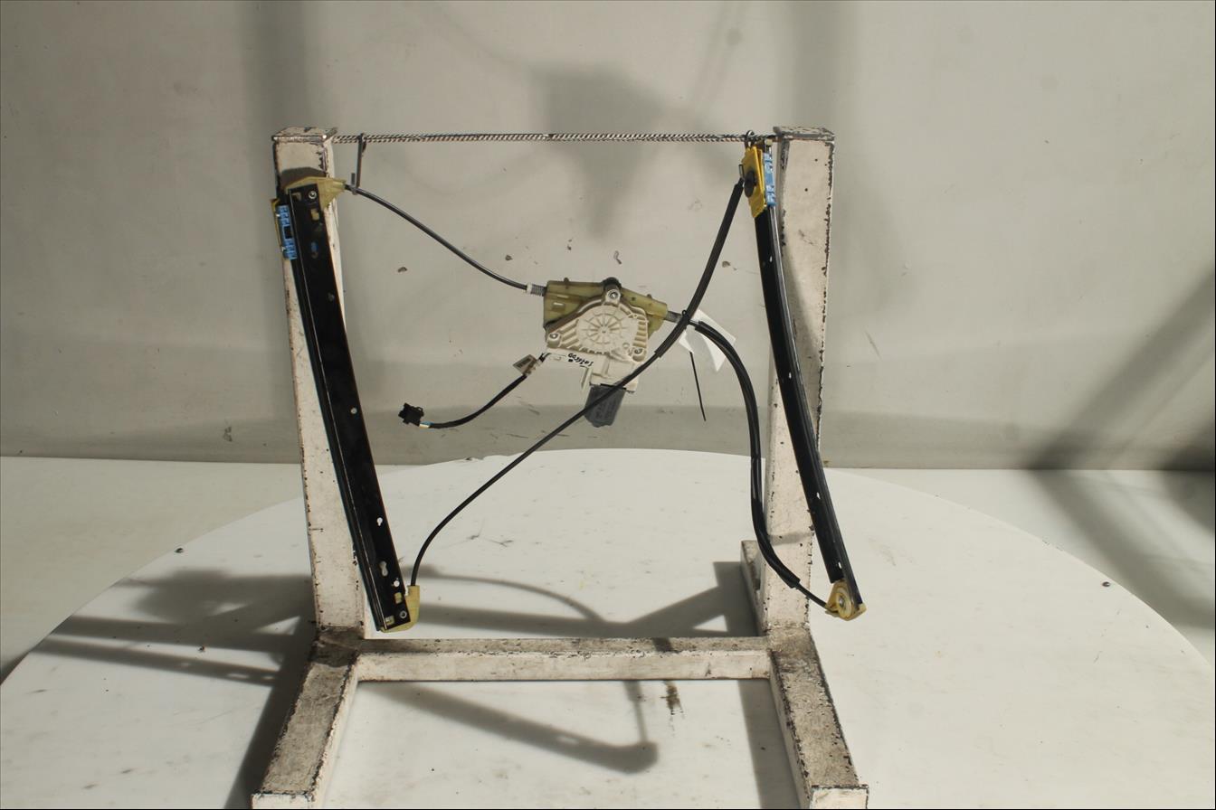Elevalunas eléctrico puerta Del. Der.