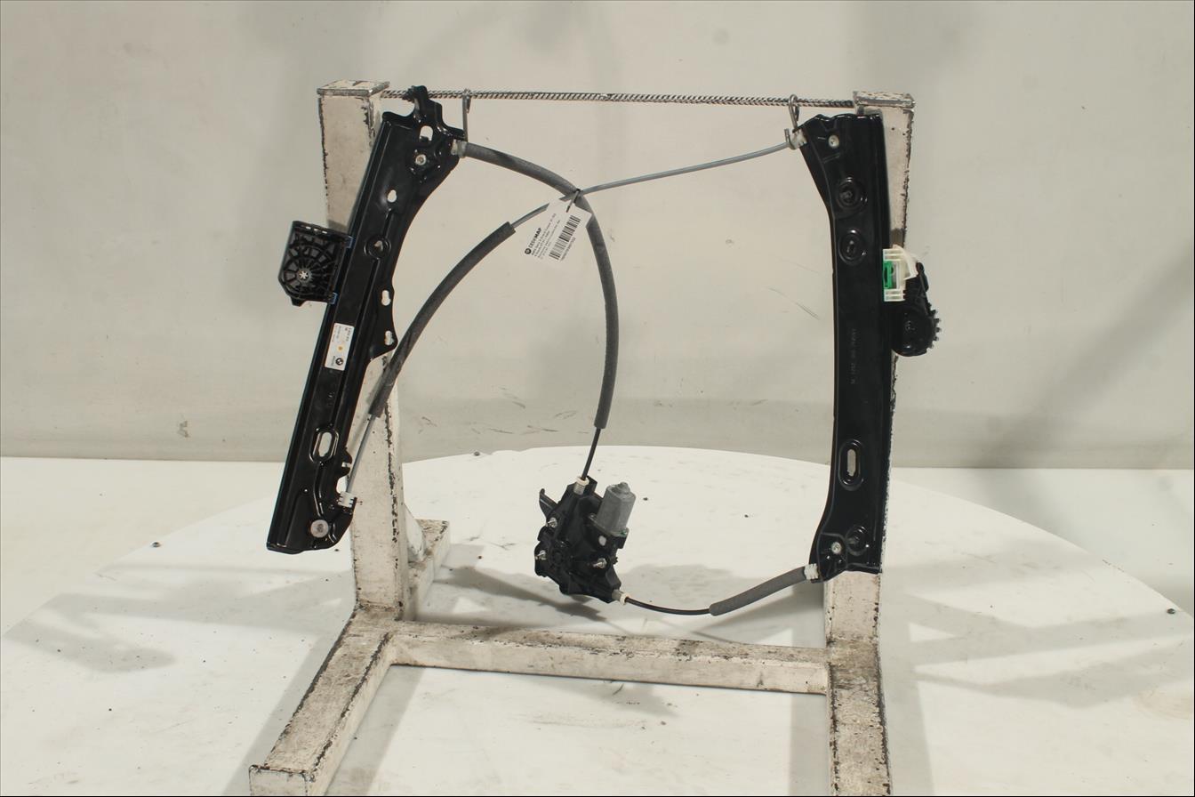Elevalunas eléctrico puerta Del. Der.