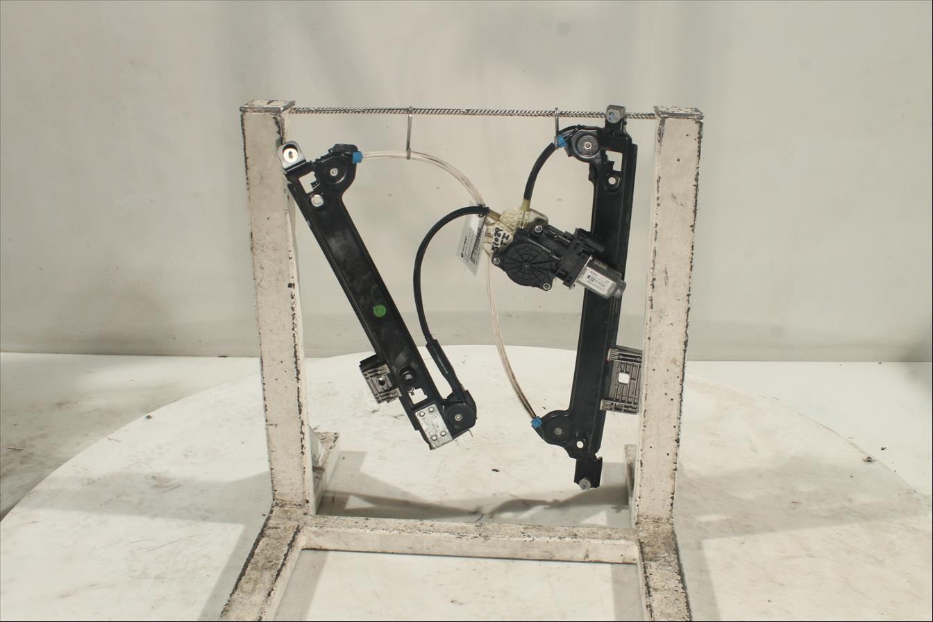 Elevalunas eléctrico puerta Tra. Izq.