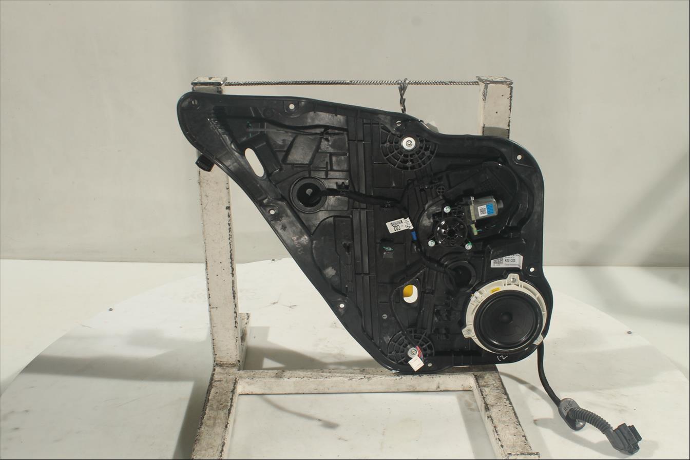 Elevalunas eléctrico puerta Tra. Izq.