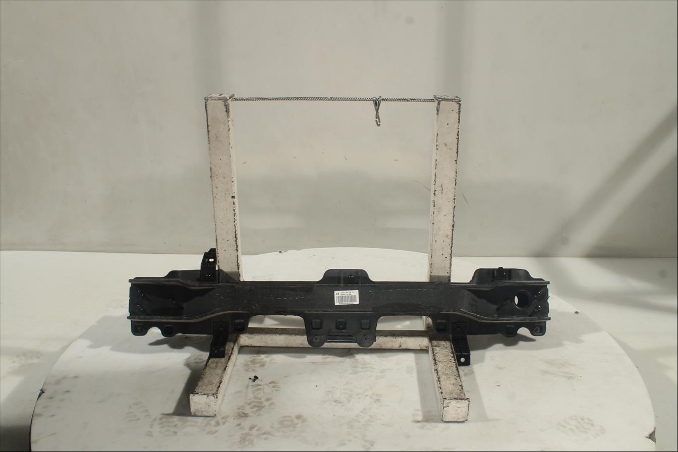 Traviesa paragolpes Tra.