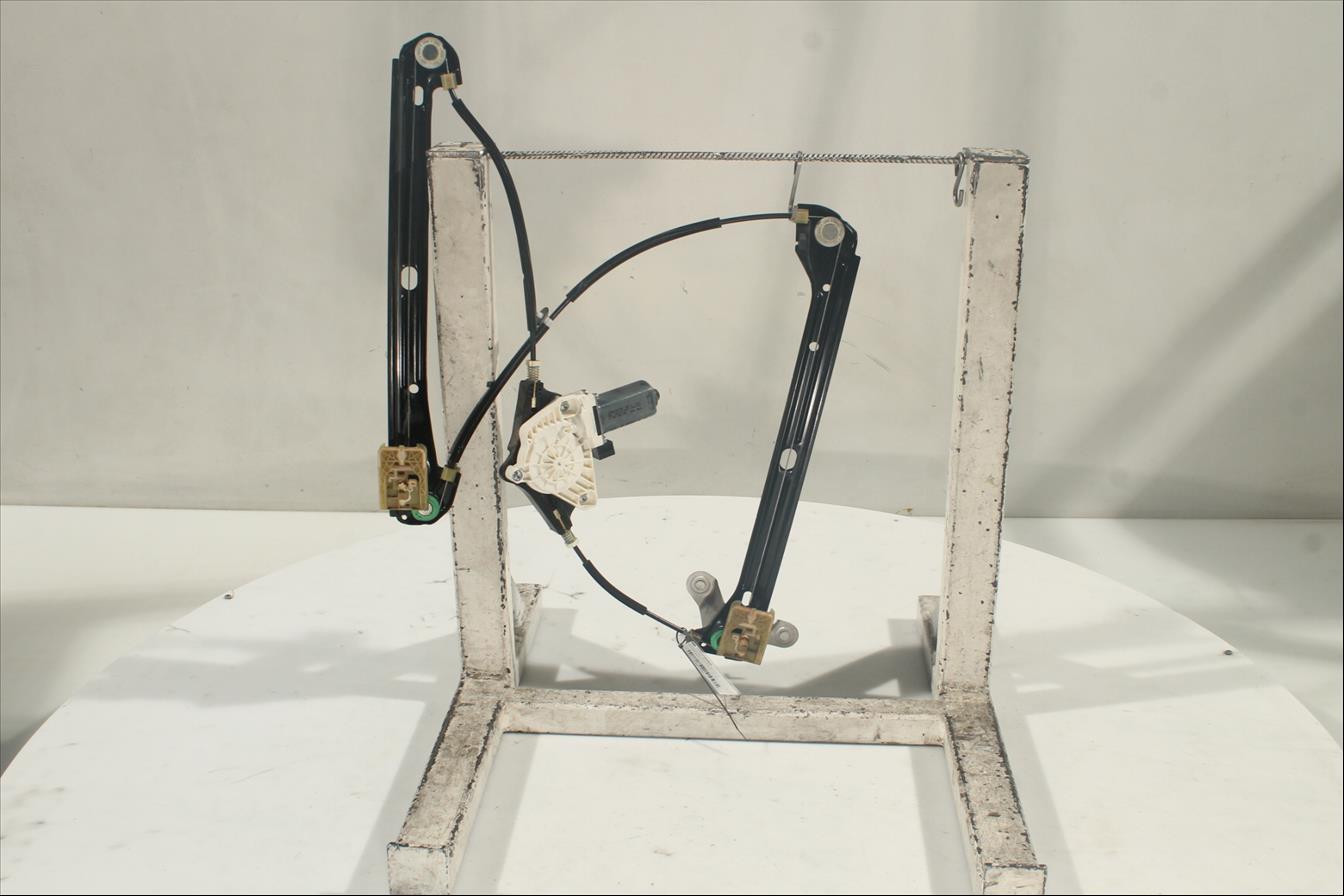 Elevalunas eléctrico puerta Del. Der.