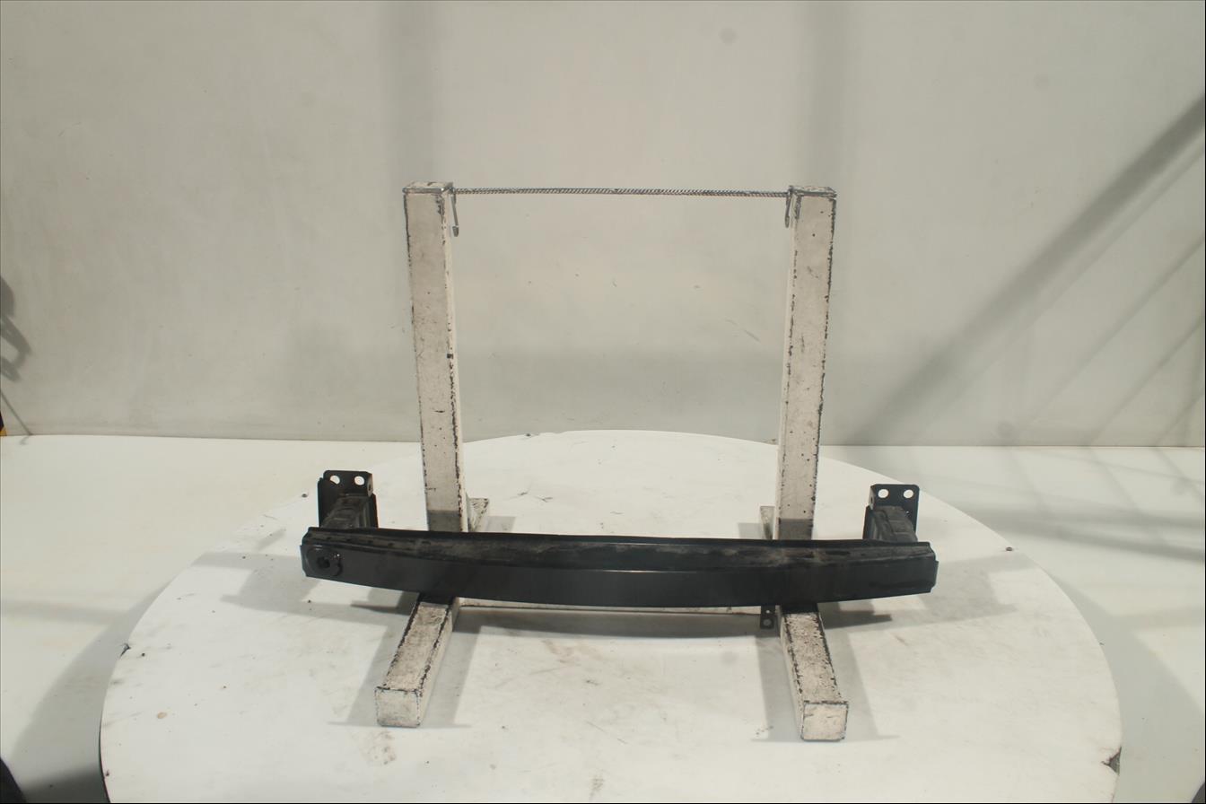 Traviesa paragolpes Del.