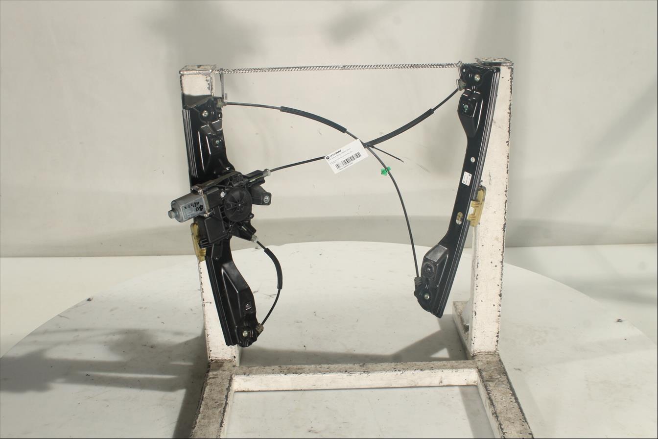 Elevalunas eléctrico puerta Del. Der.