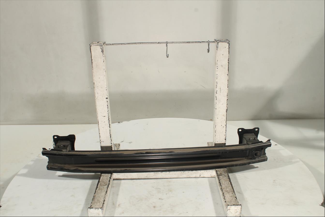 Traviesa paragolpes Tra.