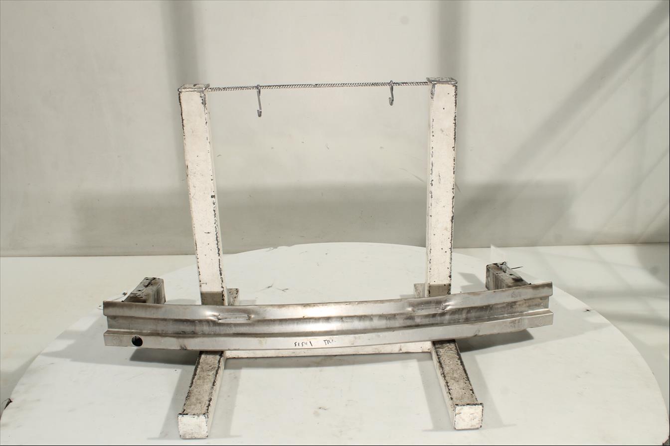 Traviesa paragolpes Tra.