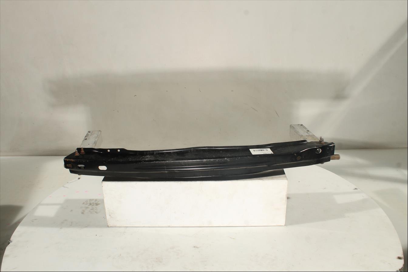 Traviesa paragolpes Tra.