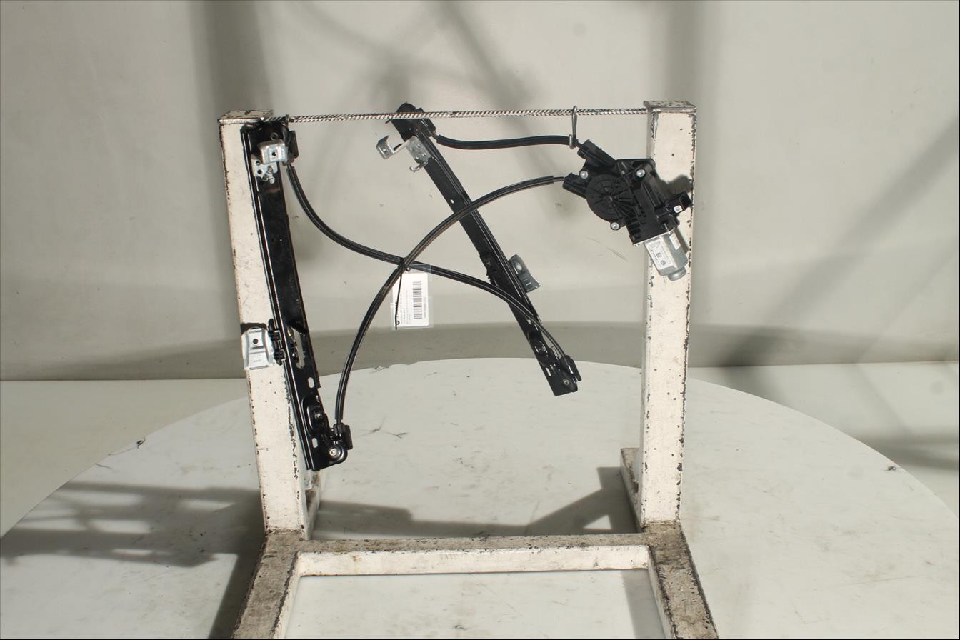Elevalunas eléctrico puerta Del. Der.