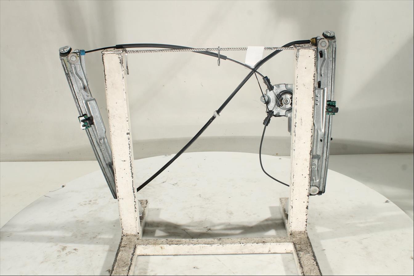 Elevalunas eléctrico puerta Del. Der.