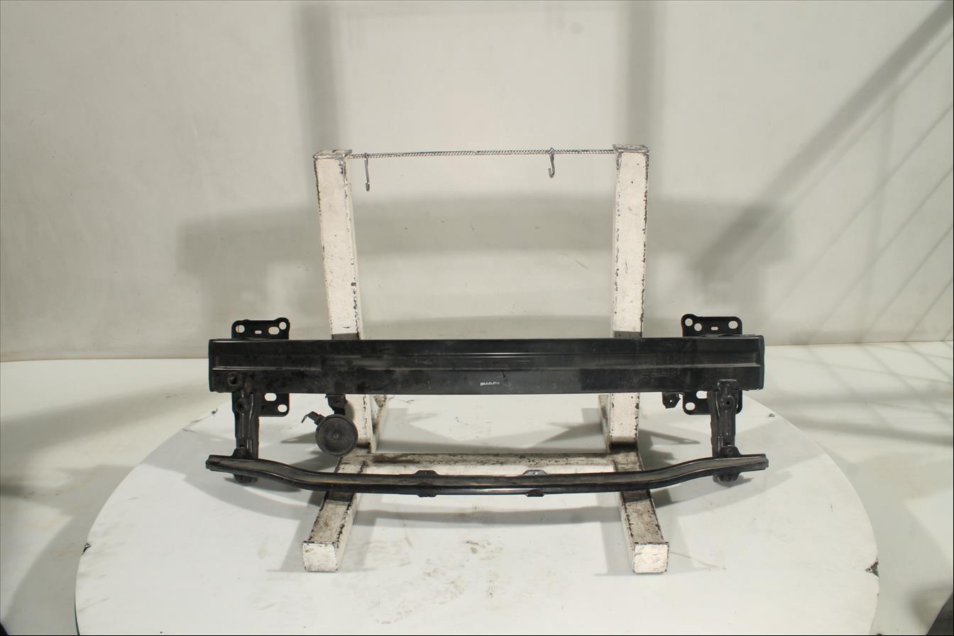 Traviesa paragolpes Del.