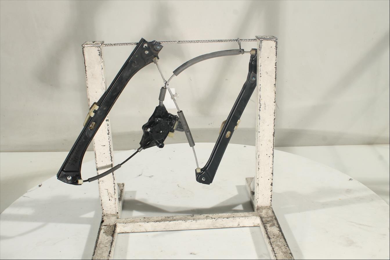 Elevalunas eléctrico puerta Del. Der.