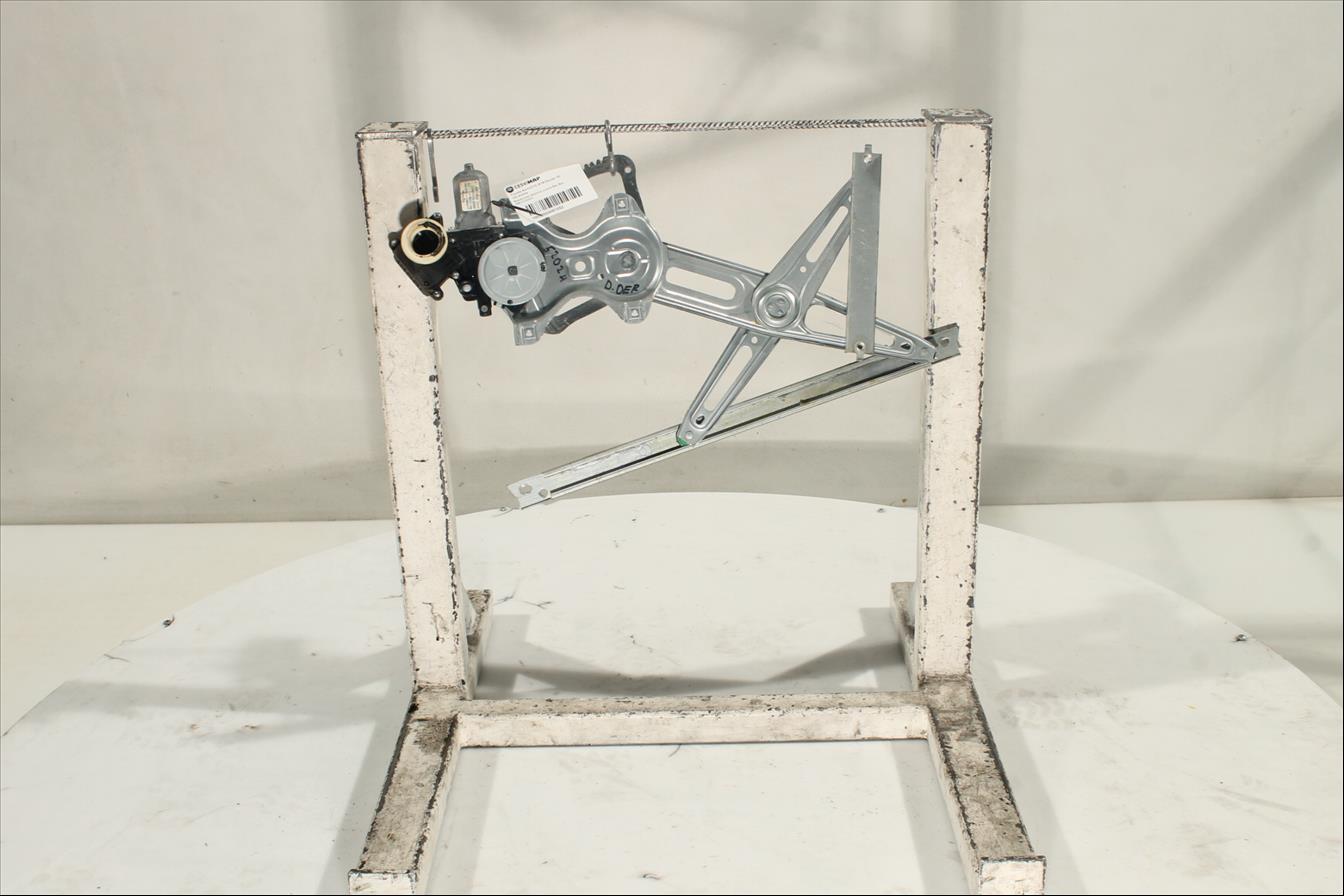 Elevalunas eléctrico puerta Del. Der.