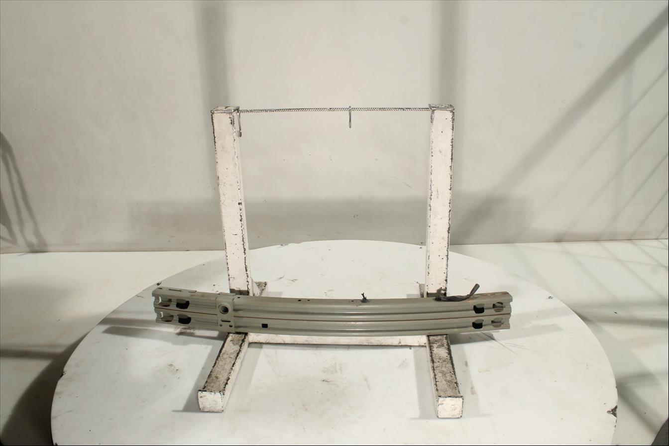 Traviesa paragolpes Del.