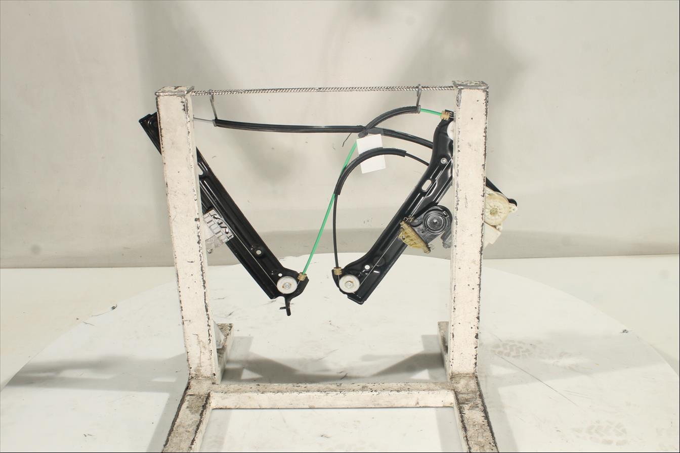 Elevalunas eléctrico puerta Del. Der.