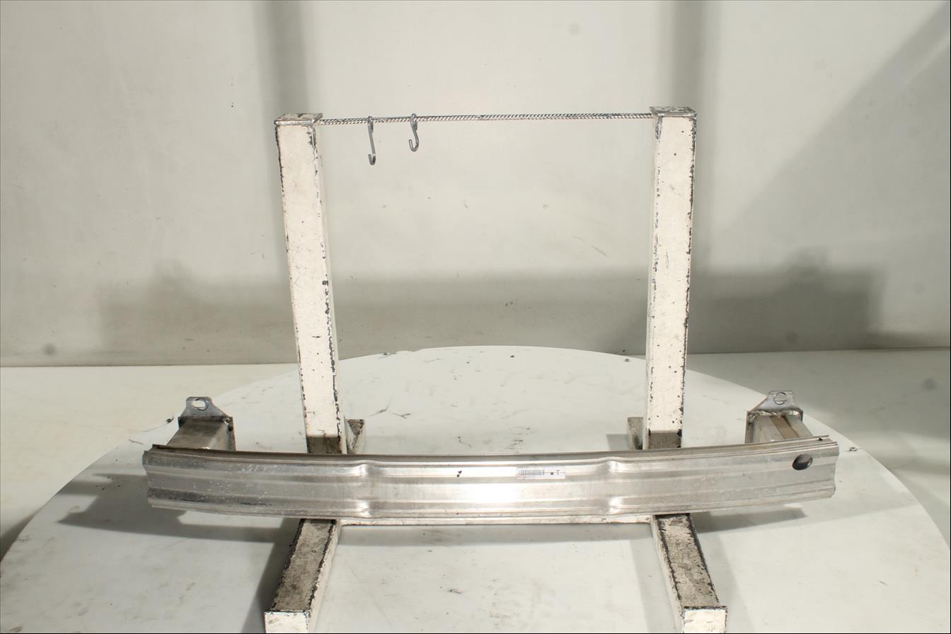 Traviesa paragolpes Tra.