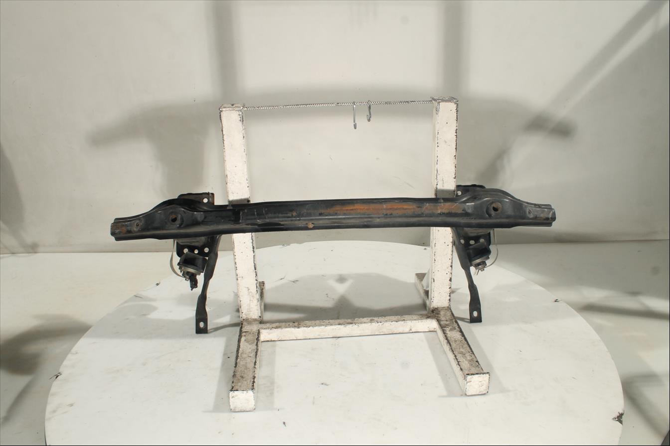 Traviesa paragolpes Del.