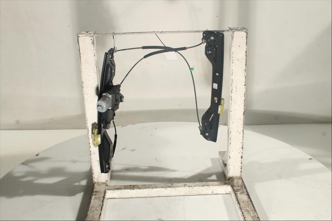 Elevalunas eléctrico puerta Del. Der.