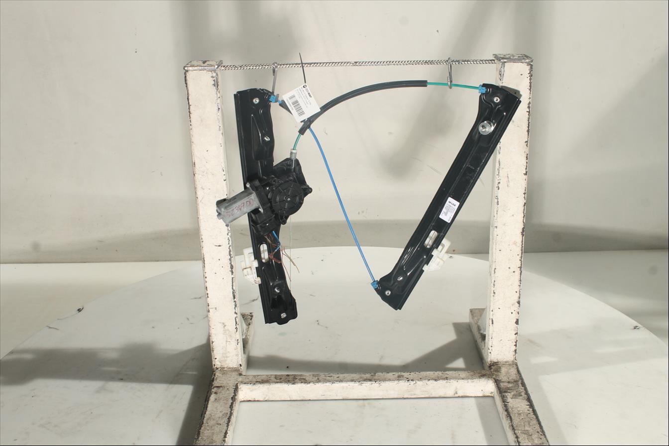 Elevalunas eléctrico puerta Del. Der.