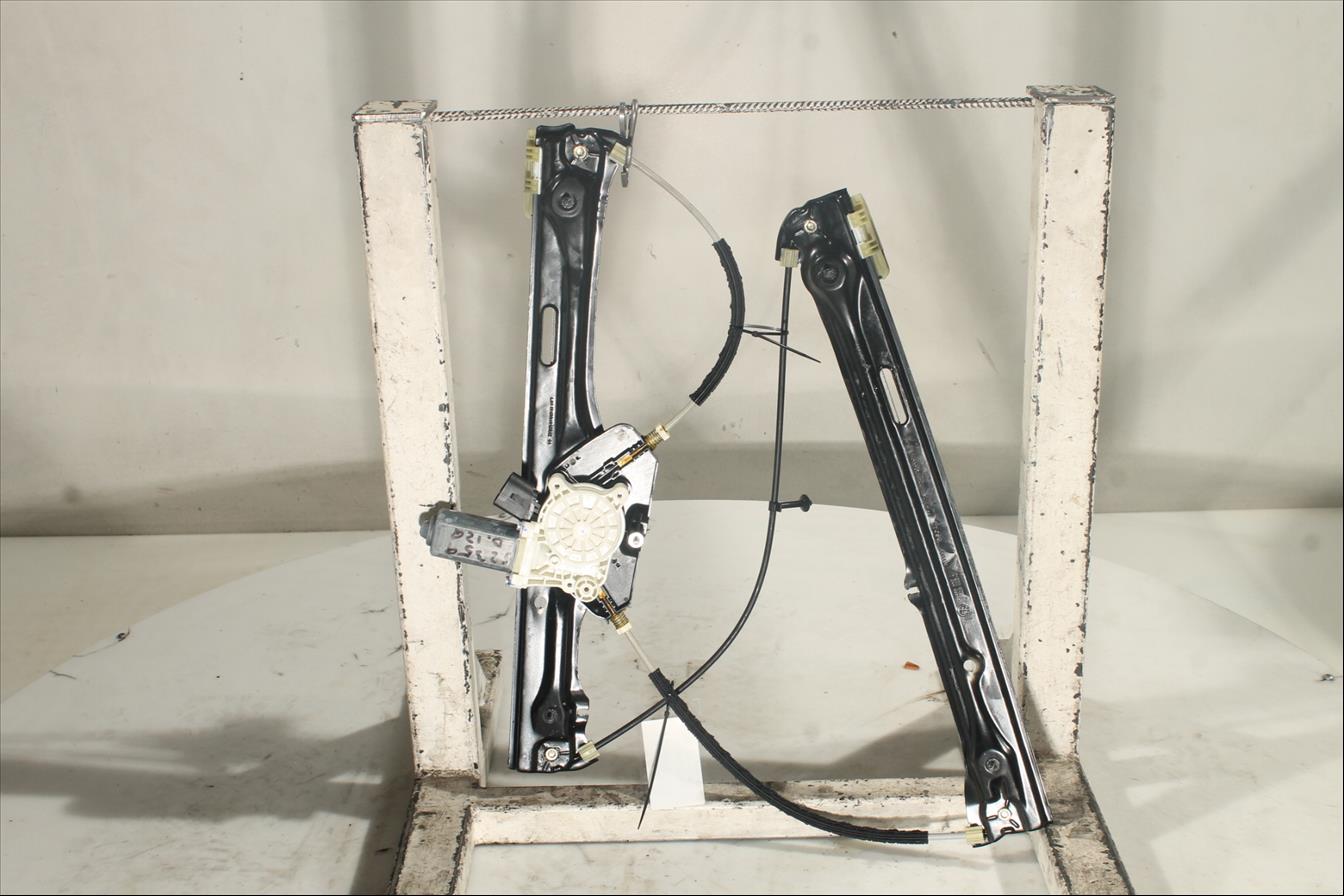 Elevalunas eléctrico puerta Del. Der.
