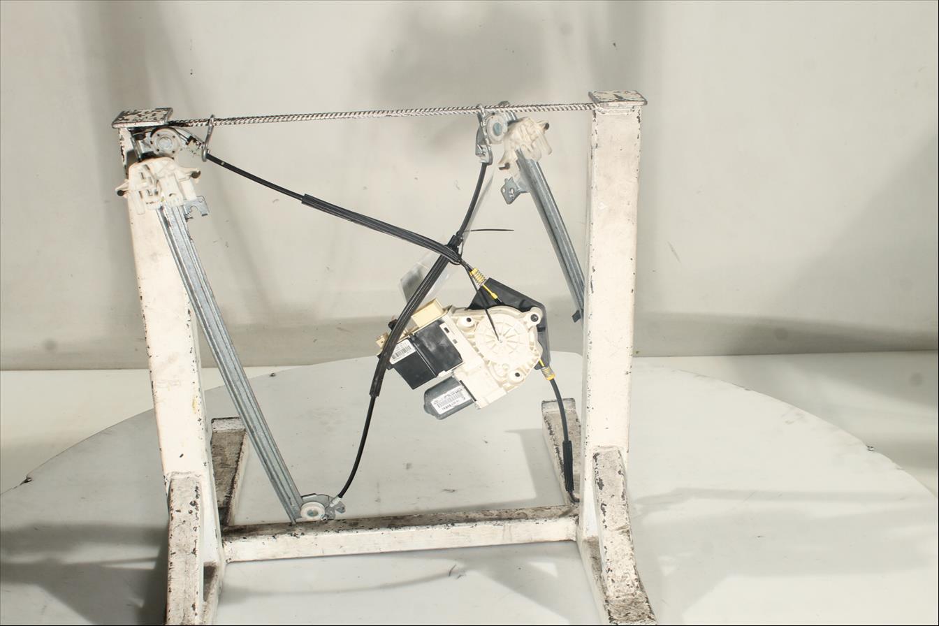 Elevalunas eléctrico puerta Del. Der.
