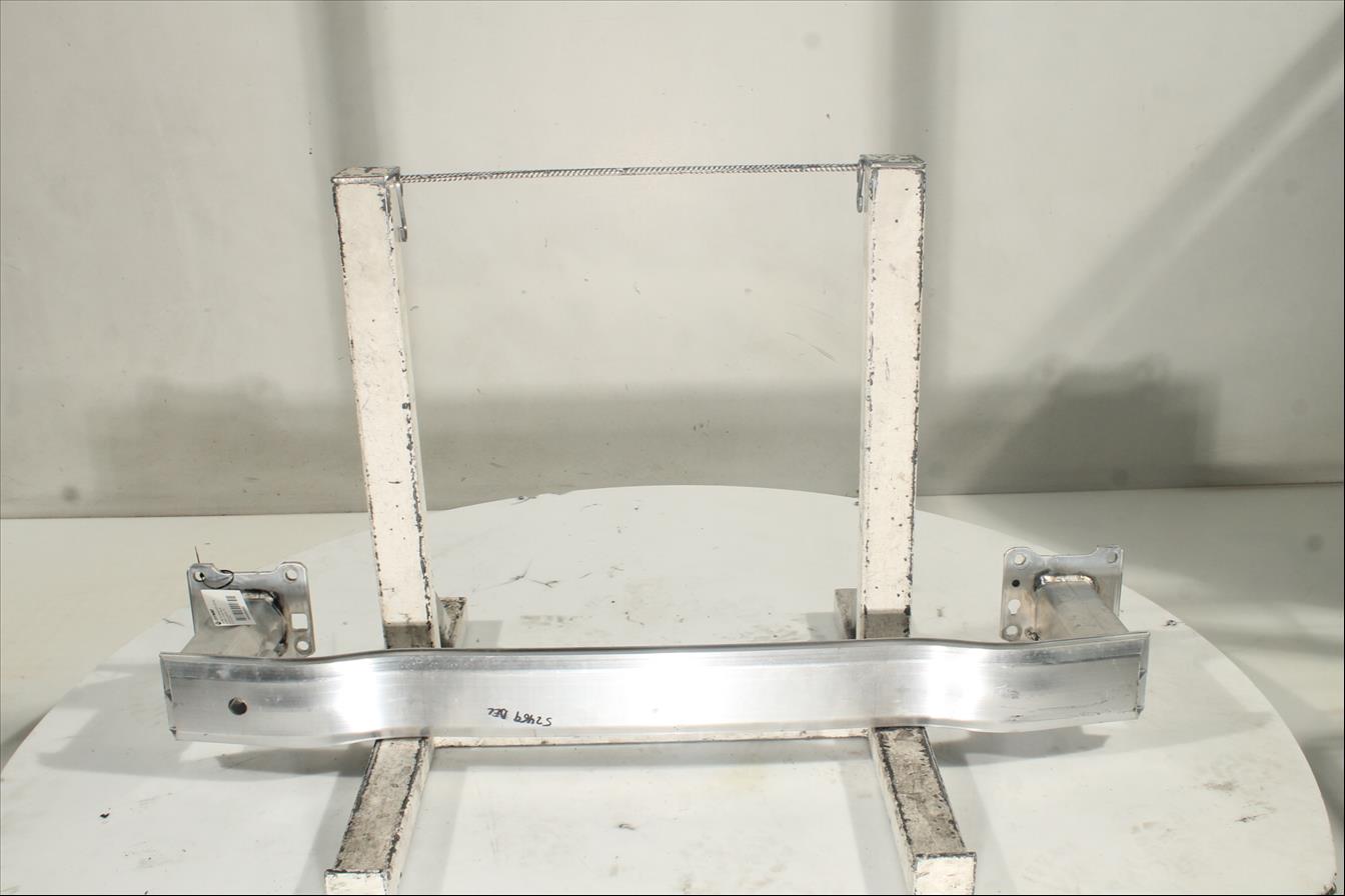 Traviesa paragolpes Tra.