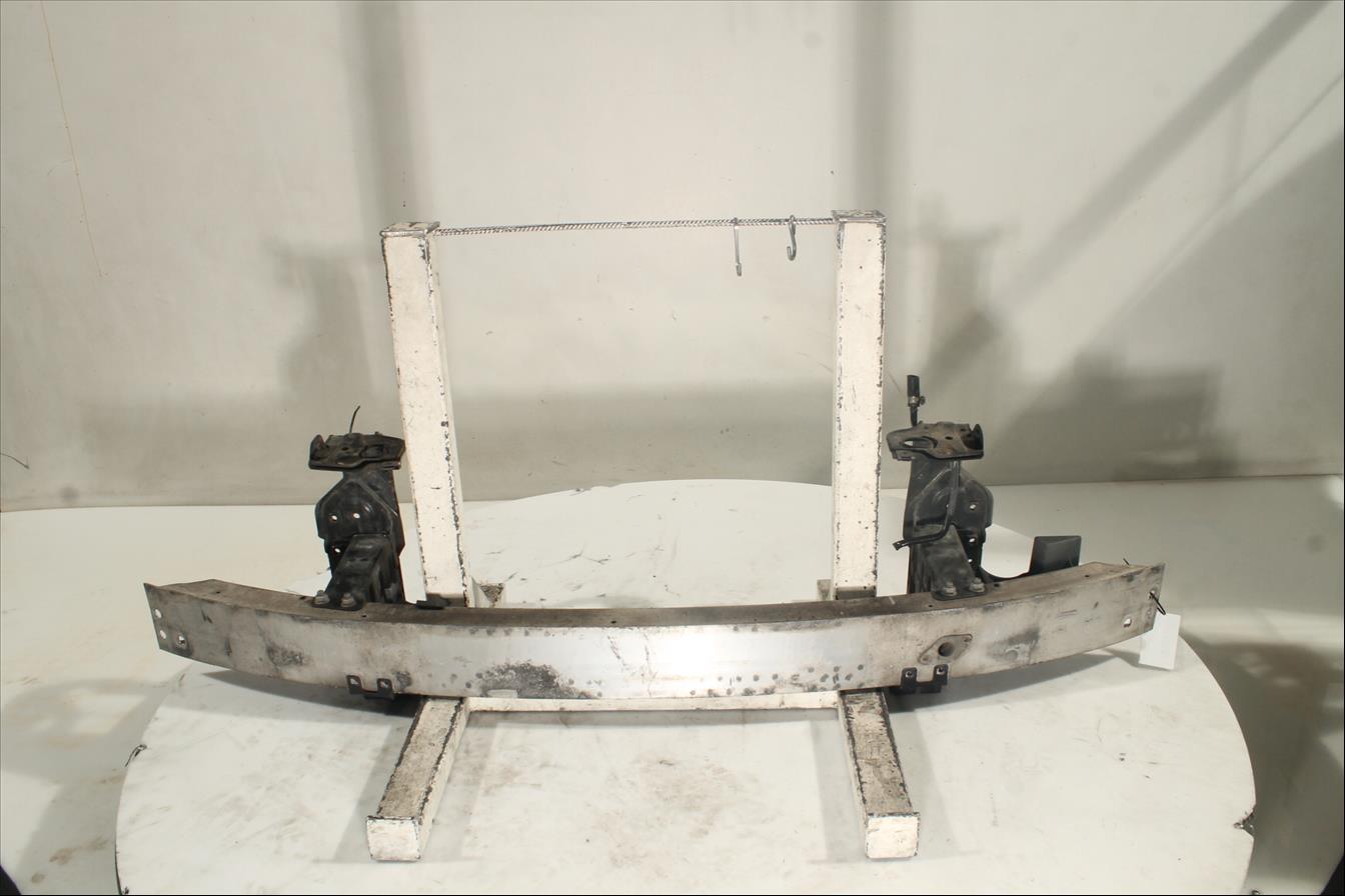 Traviesa paragolpes Del.