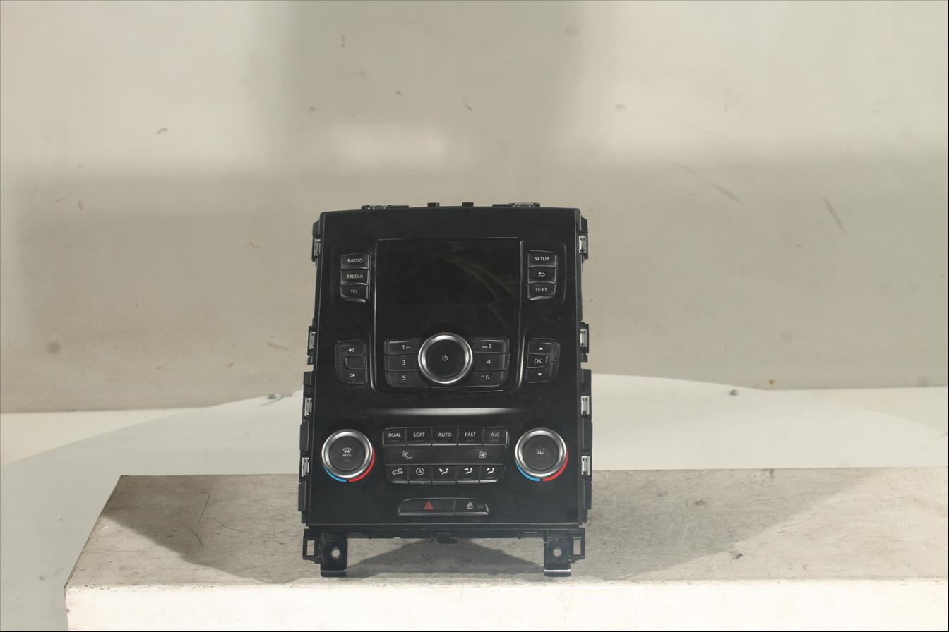 Display multimedia
