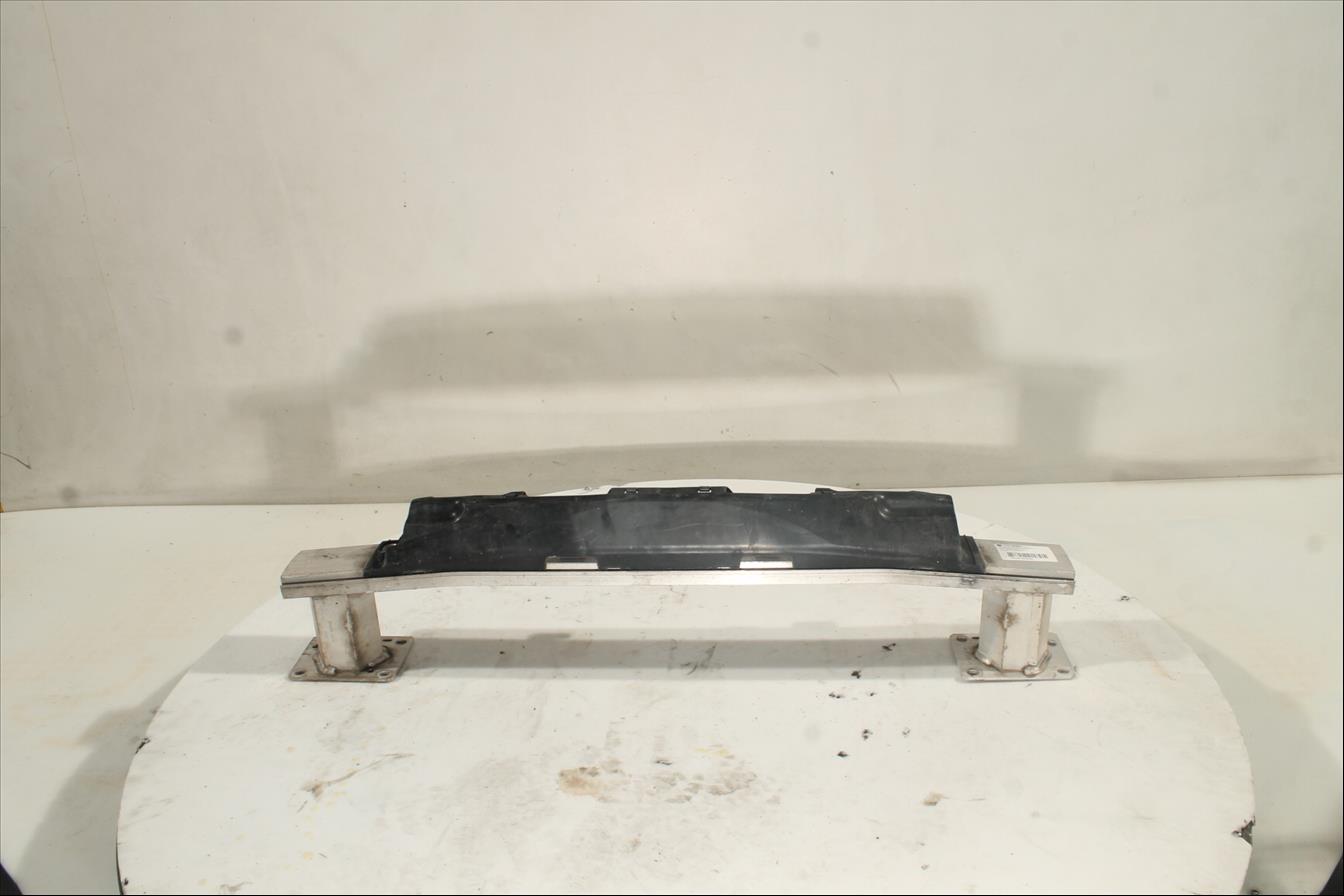 Traviesa paragolpes Del.