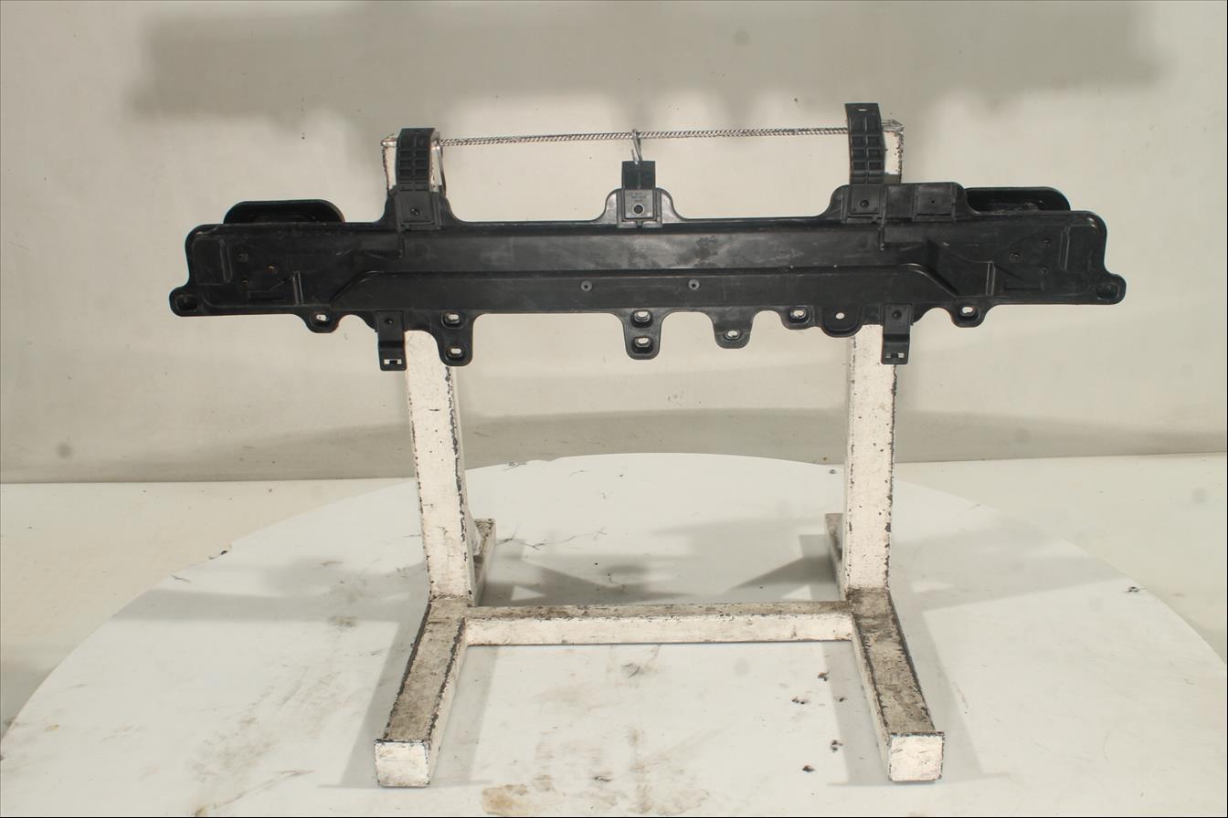 Traviesa paragolpes Tra.