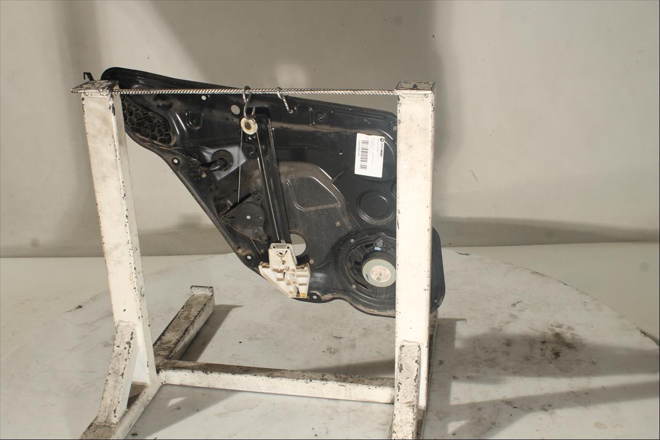 Elevalunas eléctrico puerta Tra. Der.