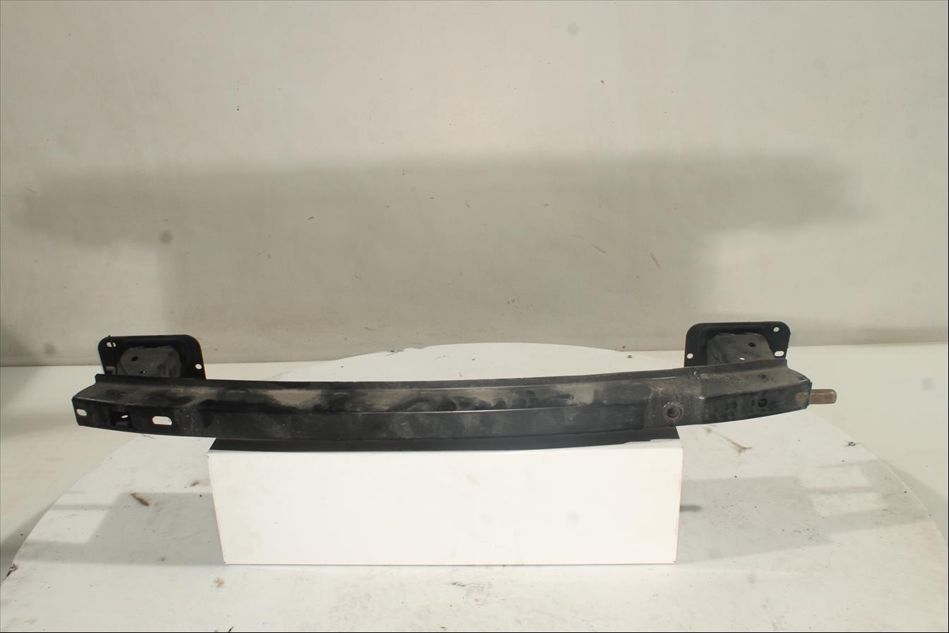 Traviesa paragolpes Tra.