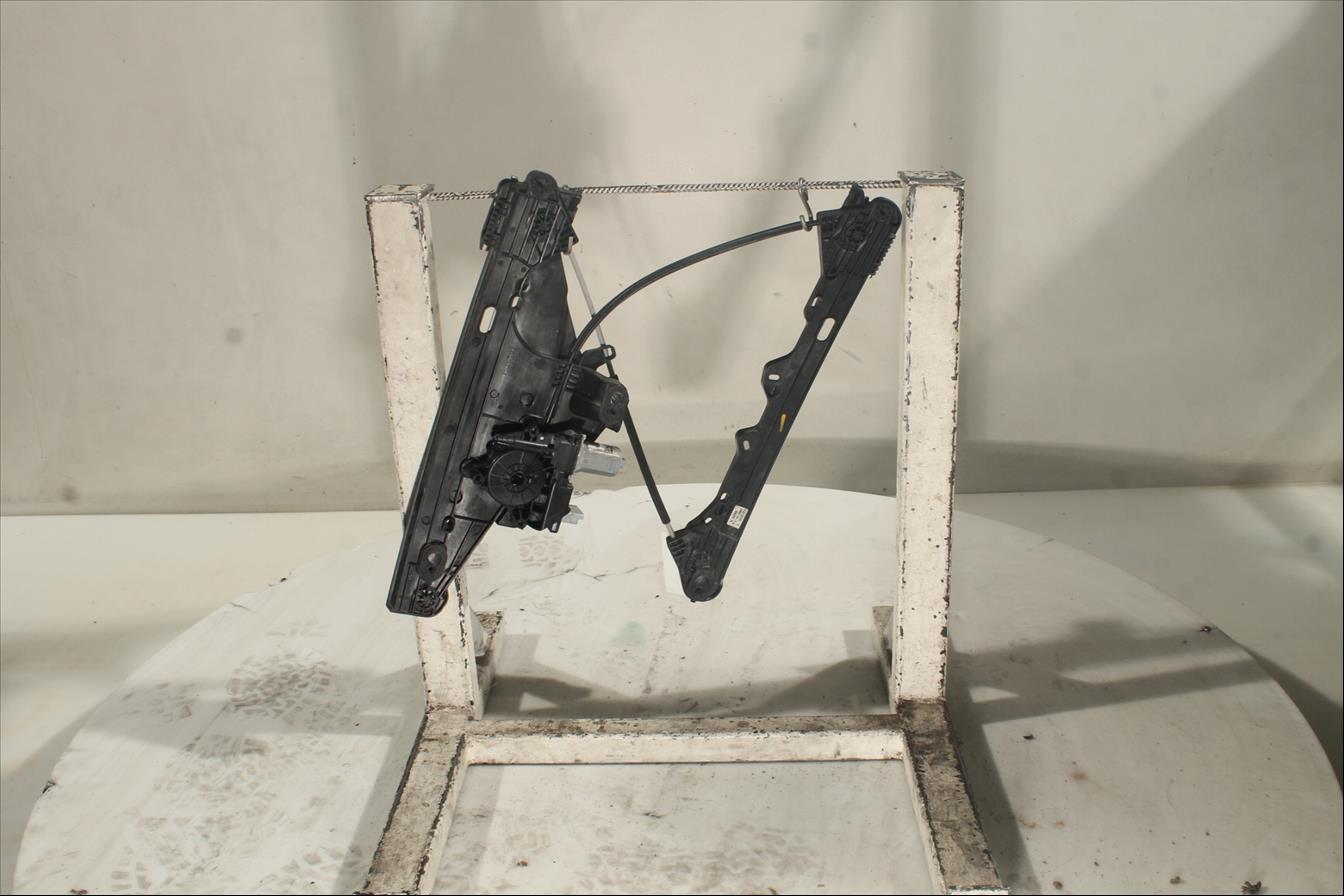 Elevalunas eléctrico puerta Del. Der.