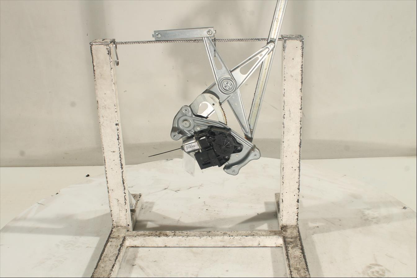Elevalunas eléctrico puerta Del. Der.