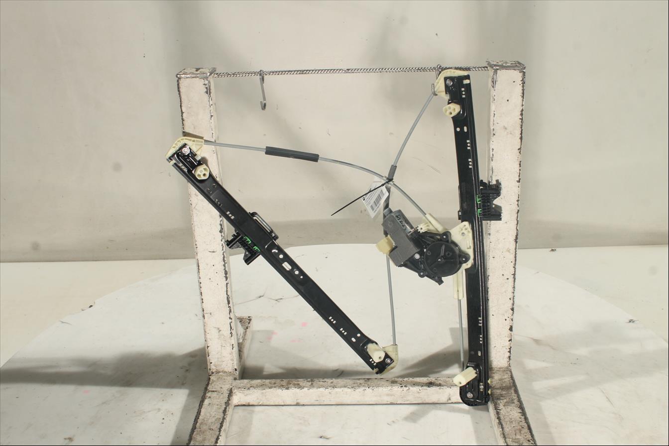 Elevalunas eléctrico puerta Del. Der.